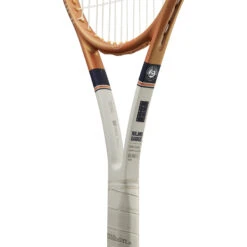 Wilson Blade 98 (16x19) V7.0 Roland Garros 2021 13 Wilson Blade 98 (16x19) V7.0 Roland Garros 2021 -Tennis Boutiques WR068611 4